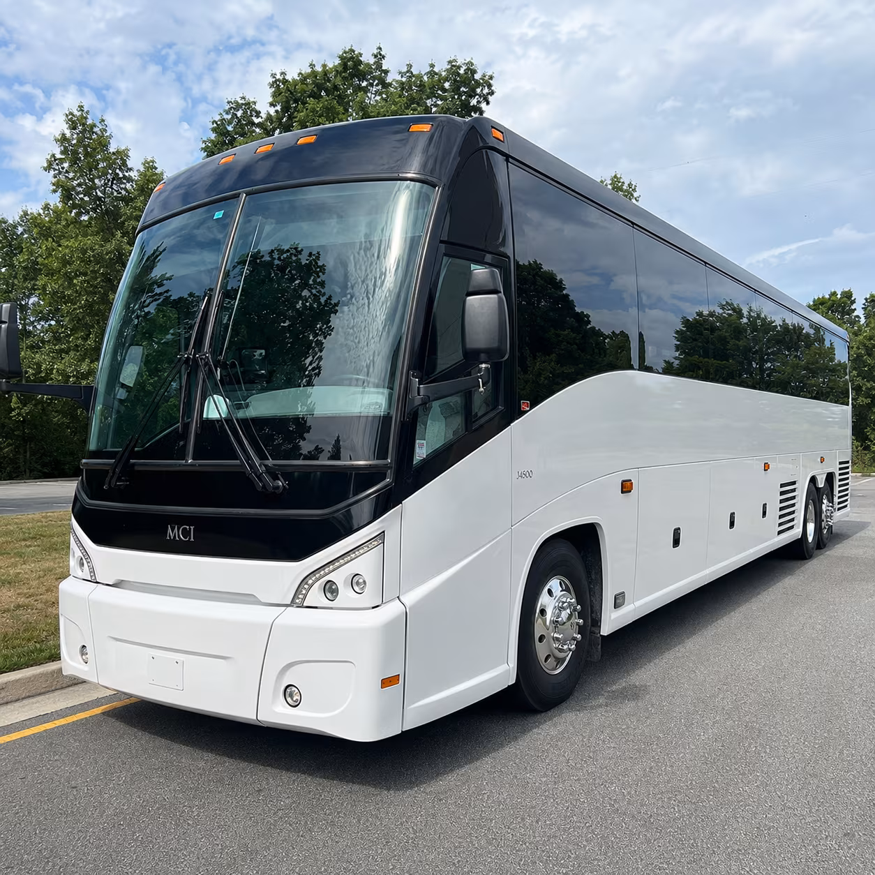 charter buses to minneapolis saint paul international airport for corporate groups