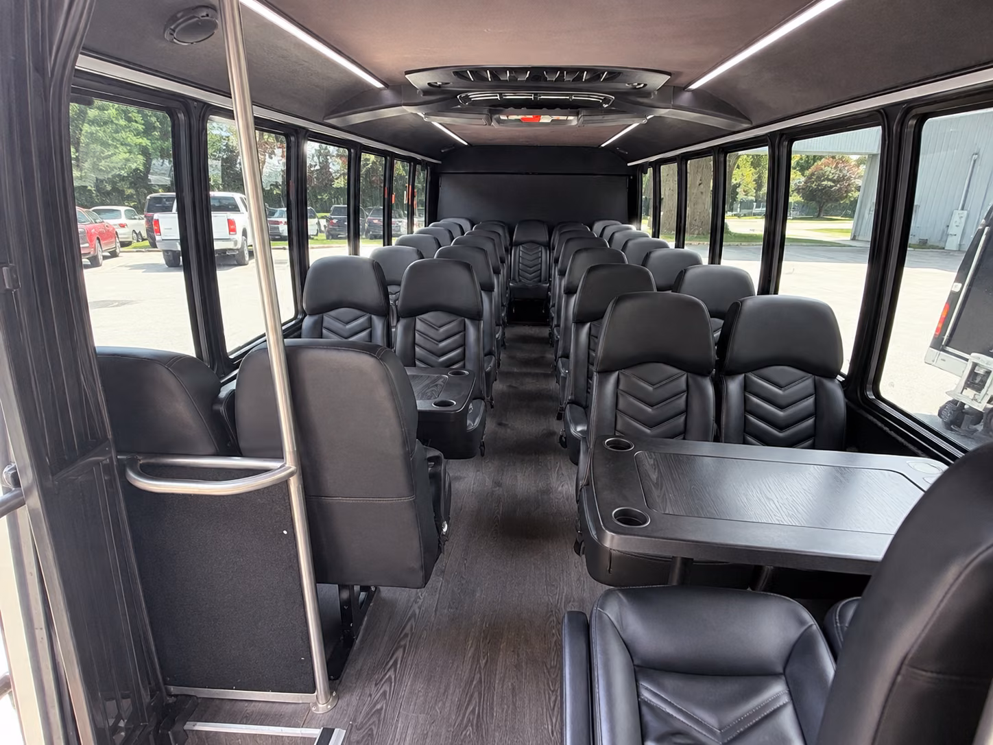 explore the minneapolis institute of art and bell museum with a charter bus